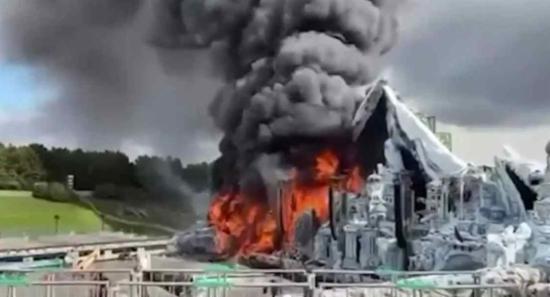 Tomorrowland ප්‍රධාන වේදිකාව ගින්නකින් විනාශ වෙයි.